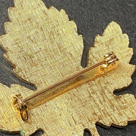 Vintage Maple Leaf Pin Brooch Fall Autumn Leaf  Red Green Orange Gold Enamel - Picture 4 of 6